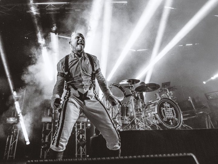 Keith Flint na pozornici Twitter.jpg-large