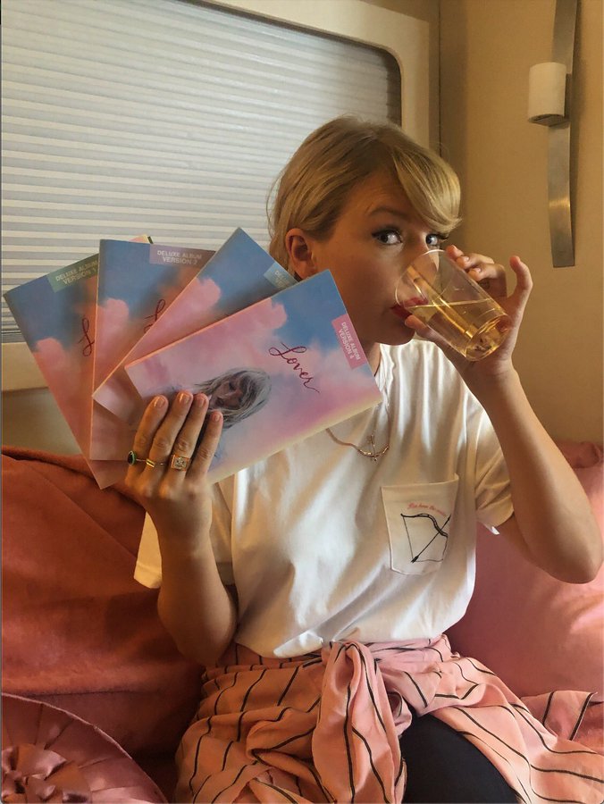 Taylor Swift Lover Deluxe Edition Twitter 2019 July